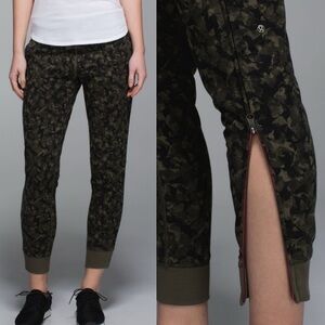 LULULEMON ‘No Sweat’ Mystic Jungle Camouflage Joggers - Green and Black